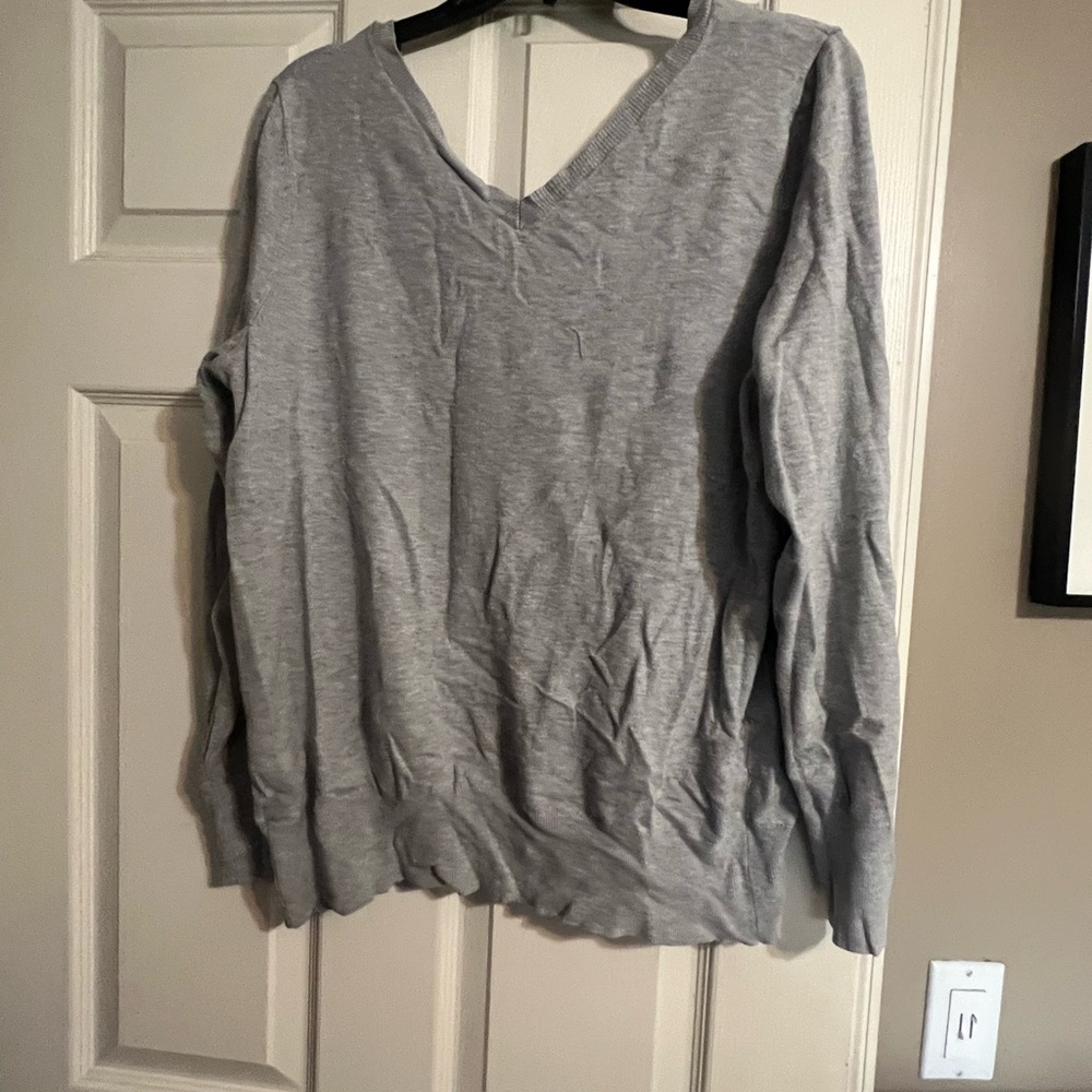 Lane Bryant Gray V-Neck Women's Sweater size 14/16 - Picture 2 of 3